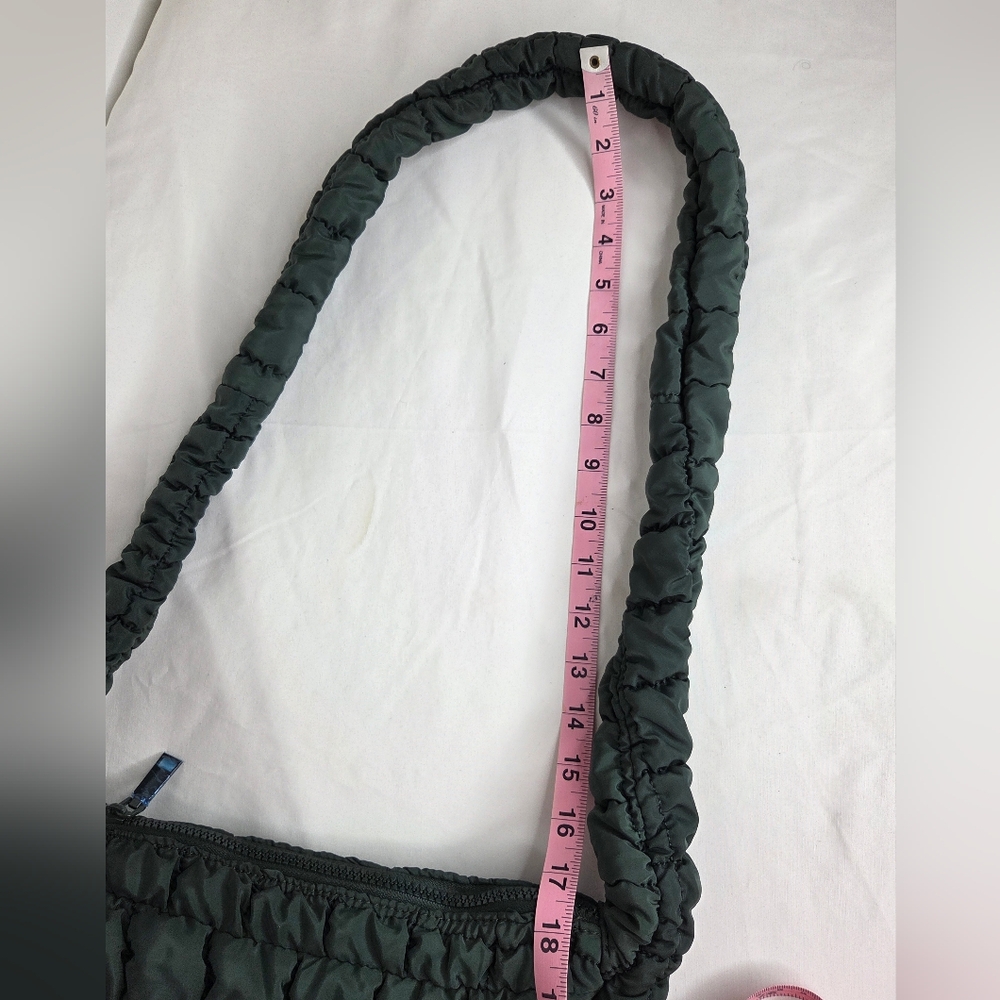 NWOT Urban Expressions Tamsin Quilted Green Hobo Bag Aprox 10"x12"inch - Picture 5 of 13